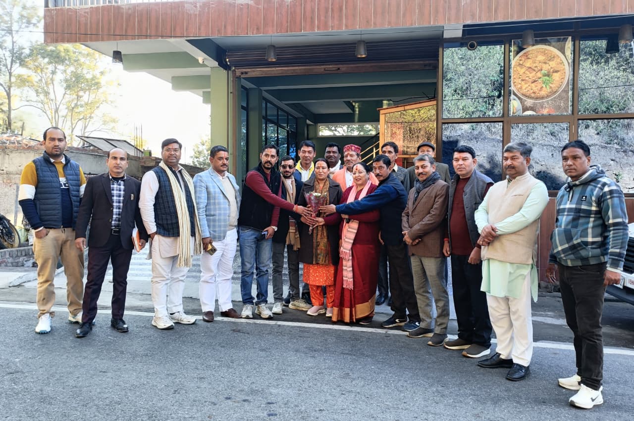 Cabinet Minister Rekha listened to public grievances in Ratighat, Nainital district, and resolved them on the spot.