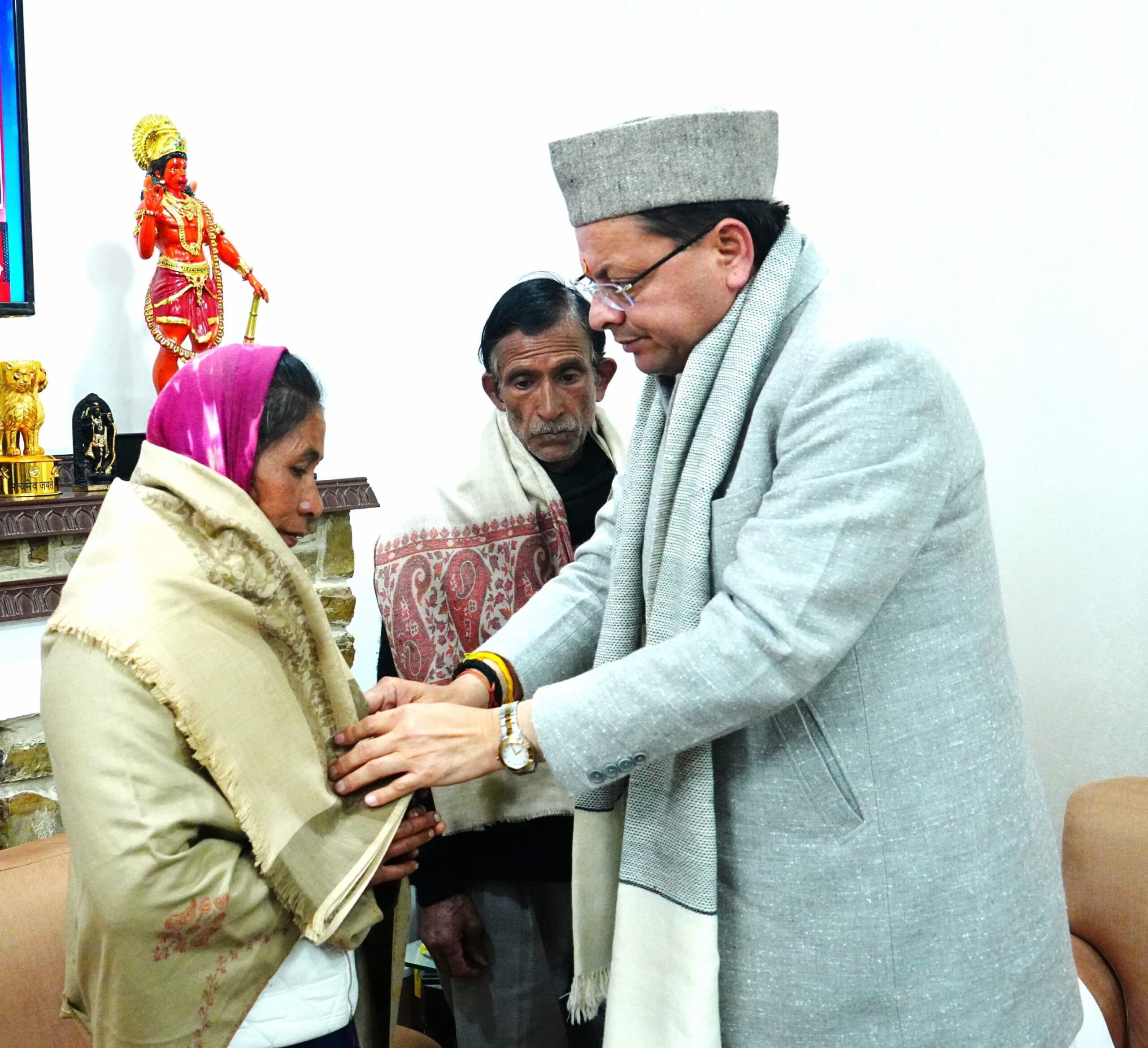 The parents of the late Ankita Bhandari, Virendra Singh Bhandari and Soni Devi, met with Chief Minister Dhami at his residence and received this assurance.